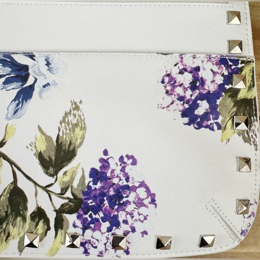 NWT White House Black Market Hydrangea Pouch Wristlet Floral - Picture 6 of 8